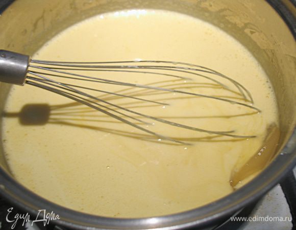 Снять с огня добавить распущенный желатин и мешать до его растворения. Охладить до комнатной температуры. 