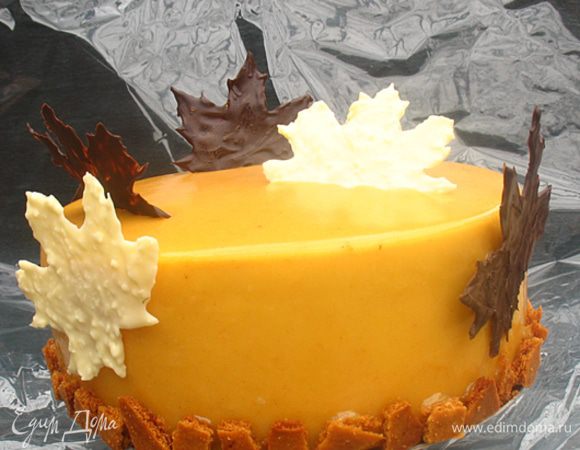 Глазурь. Желатин замочить. Сахар, мед, облепиховое пюре (85 г) — довести до кипения. Добавляем сгущенное молоко, растопленный шоколад, желатин - перемешиваем до растворения желатина. Слегка взбиваем ручным миксером. Если случайно образовались пузырьки несколько раз стучим об стол, чтобы они ушли. Ставим на ночь в холодильник. Разогреваем до 40°С и выливаем на торт.   