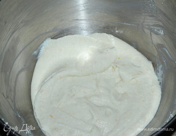 Взбиваем миксером до кремообразного состояния пару минут.
