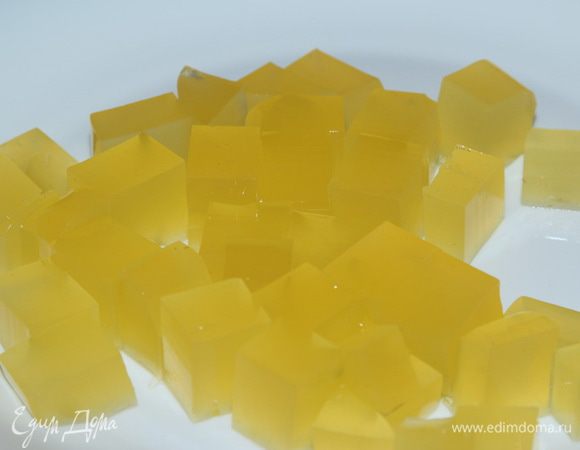 И нарезаем на кубики.