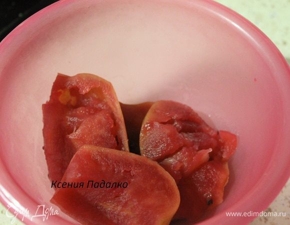 Шумовкой выловить яблоки. Слегка остудить...