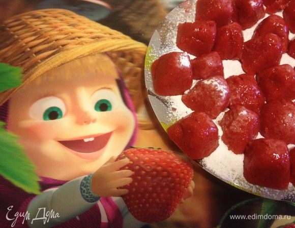 Застывший рахат-лукум достаем из формочки, нарезаем на кубики и посыпаем сахарный пудрой. Если делали в отдельные сформированные, то просто посыпать пудрой.;) Если кушать пока не будете, пусть постоят в холодильнике, так как желейные. :)