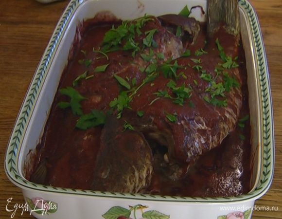 Оставшуюся петрушку мелко порубить и посыпать готовую рыбу.