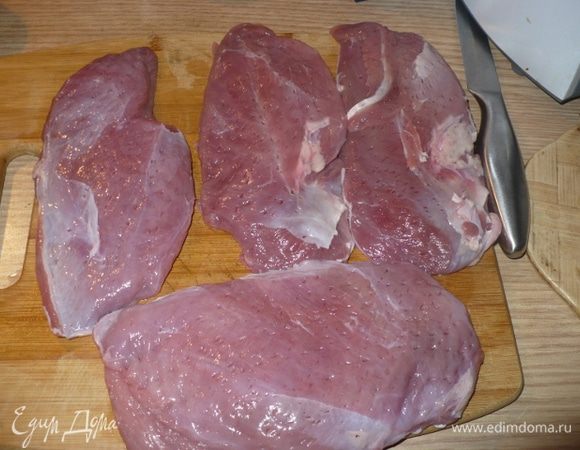 Грудку немного отбить, но не молотком, а как бы ножиком потыкать, у меня специальная штучка есть, ей хорошо отбивать.