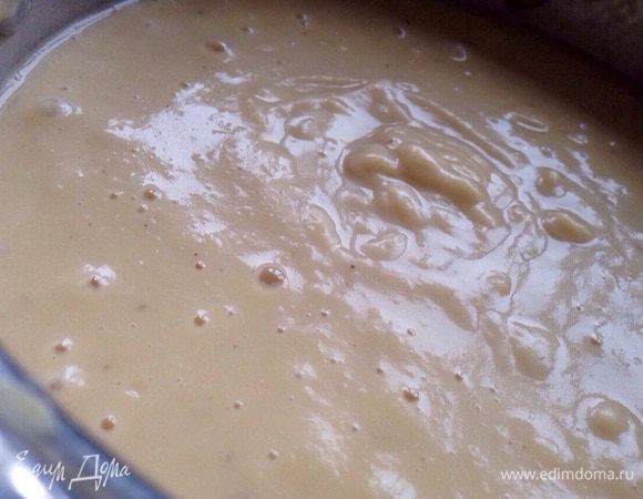 Влить в получившееся пюре сливки, а остальную густоту скорректировать оставшимся бульоном!