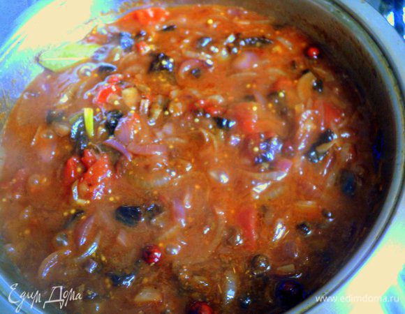 В конце добавить в соус сухой майоран.