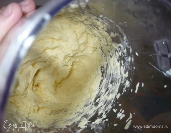 Масса получается кремообразная, но плотная.