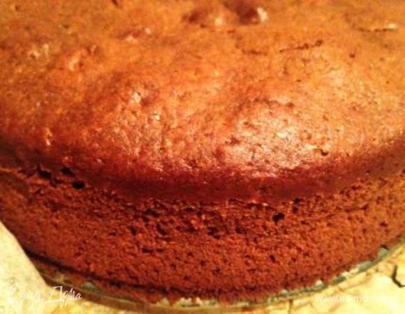 Вылить тесто в смазанную маслом форму (у меня диаметр 20 см) и отправить в разогретую до 180-200 градусов духовку примерно на 40 мин. (духовку во время выпекания не открывать!) до пробы на сухую палочку.