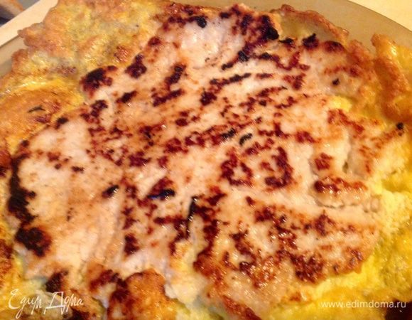 Потом перевернули полностью все произведение искусства на другую сторону и поджариваем со стороны фарша.