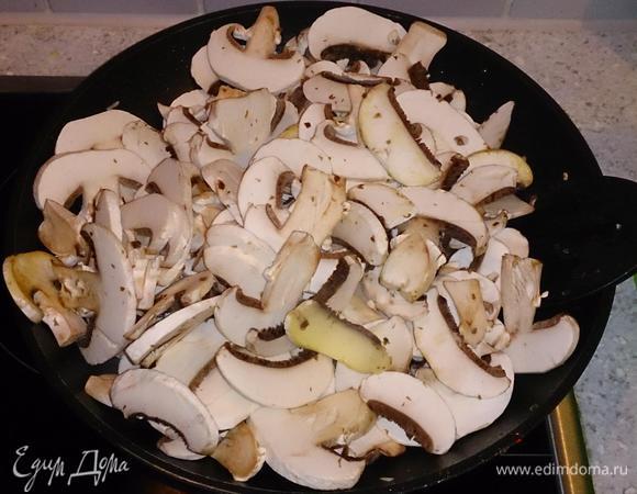 Затем шампиньоны.