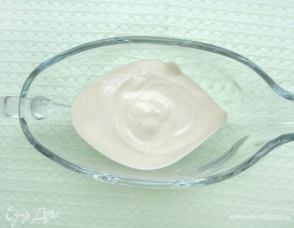 Соус: йогурт смешать с лимонным соком и солью. 