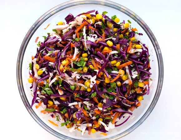 Смешаем все ингредиенты в глубокой емкости.