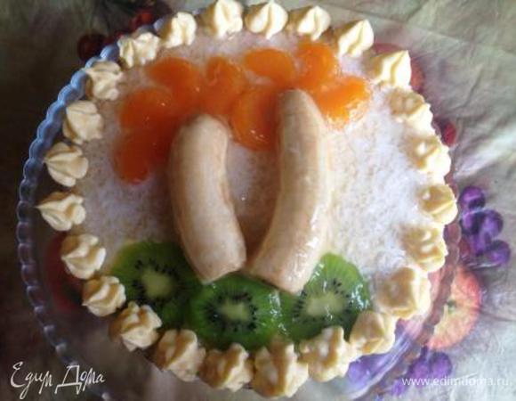 Или украсить, как у меня.
Пальмы из бананов, листья из мандариновых долек, земля из киви. 
Сверху залила торт прозрачным желе для тортов (согласно инструкции на упаковке).