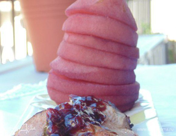 На тарелке собрать грушу, выложить ломтики утки,подавать с соусом. Приятного аппетита!!