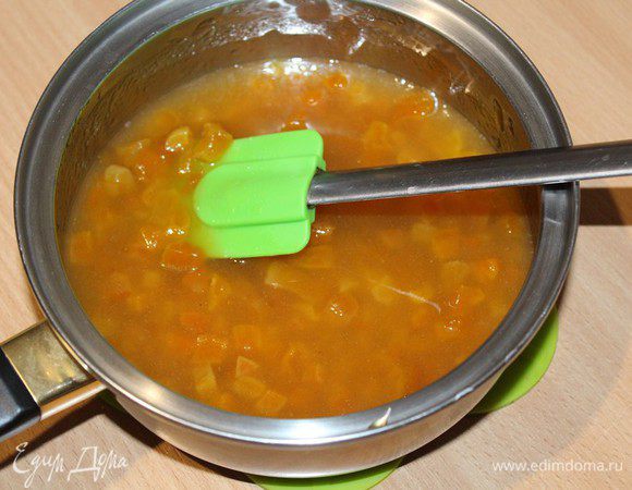 Остудить начинку, чтобы желатин начал схватываться.