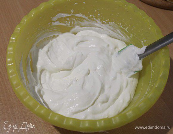 Получается воздушный нежный крем.