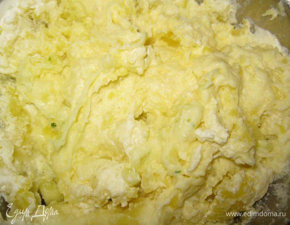 Все размять, влить сливки или сметану. Я сделала пюре с помощью кухонного комбайна.