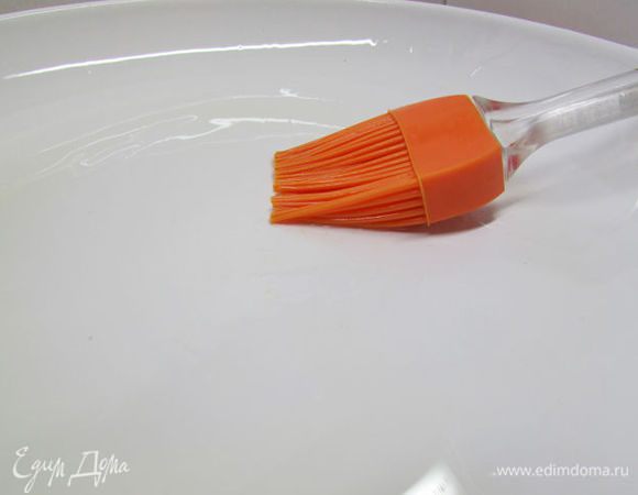 Форму для запекания смазать оливковым маслом.