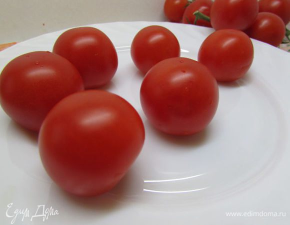 Помидоры черри помыть и хорошо обсушить.