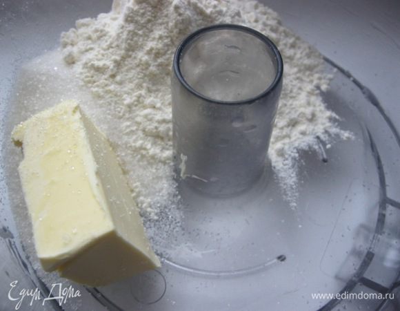 Штрейзель:
Сахар, муку и сливочное масло ( холодное) перетереть в крошку.