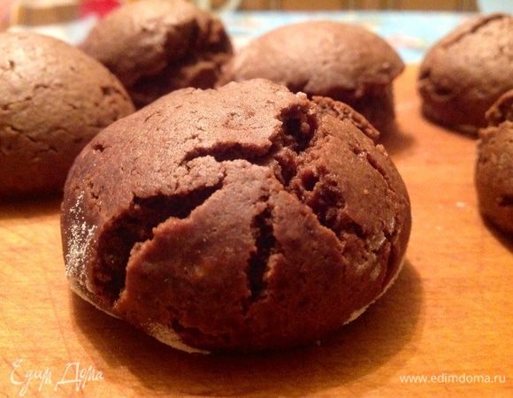 Выпекаем в духовке при температуре 180 градусов минут 20-25
Следите за духовкой, время выпечки зависит еще от вашей духовки.