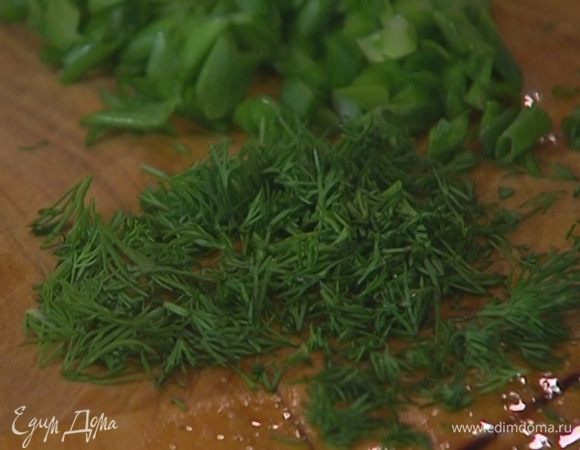 Укроп мелко порубить.