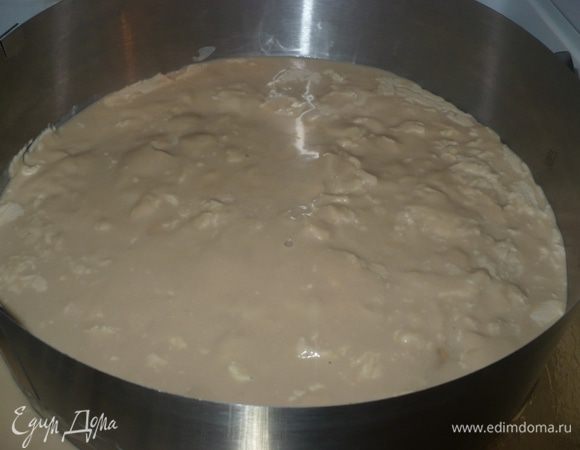 Выливаем слегка схватившееся кофейное суфле. Ставим в холодильник, чтоб слегка застыло.