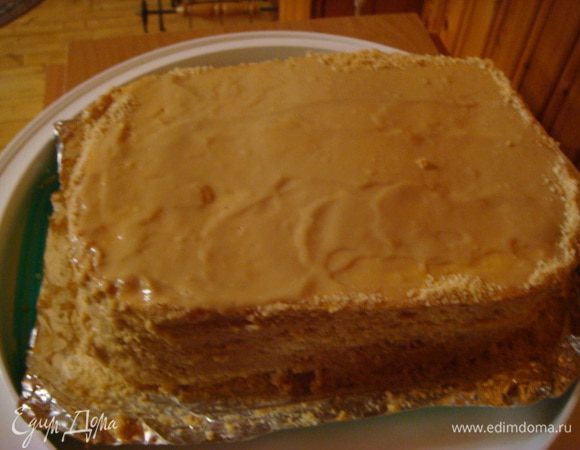 Сборка: коржи промазать кремом.