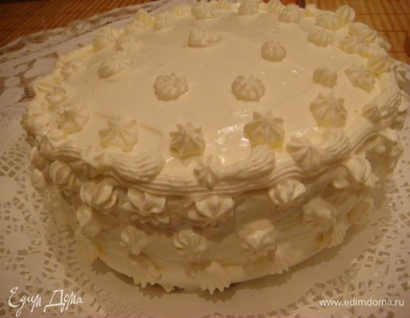 Украсила по желанию и огромному счастью торт для моего сынули на ДР.
Оставить на ночь для пропитки.
