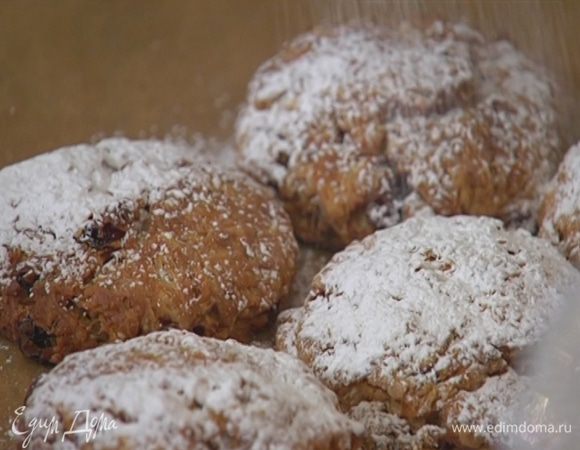 Готовые булочки посыпать сахарной пудрой.