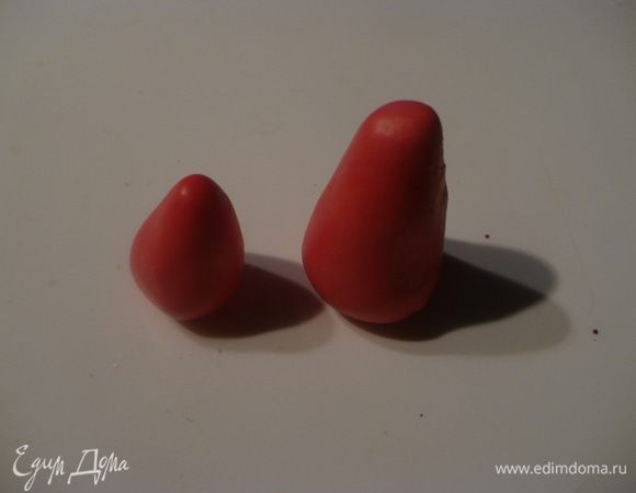 Лепим раков из мастики. это голова и туловище.