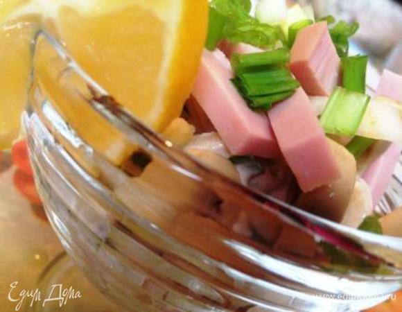 В рамках подготовки к Новому Году, я недавно сделала салат от Снежинки Татьяны "Пьяная ветчина" http://www.edimdoma.ru/retsepty/35435-salat-pyanaya-vetchina. ОЧЕНЬ оригинальный и праздничный салат (ночь пропитывается коньяком!) из простых и доступных ингредиентов, не похож из-за этого ни на один другой. Если даже вы не употребляете обычно коньяк (как я, например) - советую все же попробовать салатик, просто добавить его в половину меньше, чем написано в рецепте.
Танюша, ОГРОМНОЕ СПАСИБО за рецепт!