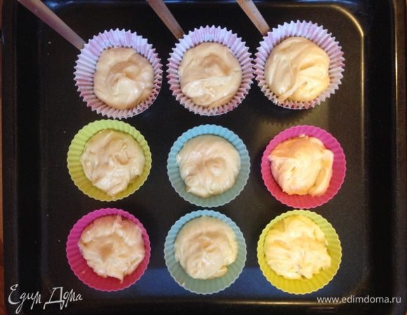 Залить тестом на 1/2. 