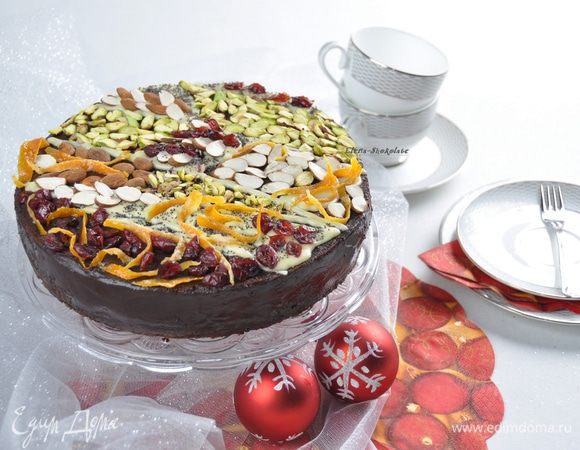 Наш шоколадный торт-красавец готов. Угощайтесь! 
