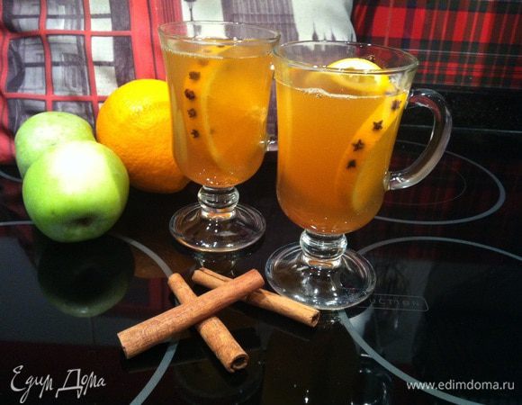 Процедите глинтвейн и наслаждайтесь напитком!