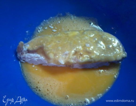 Затем в яйцо,