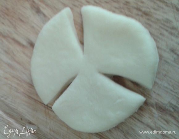  Кружки надрезаем на 3-4 части, 