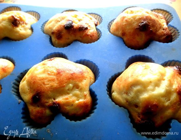 Ставить не в горячую духовку и выпекать 25-30 минут при 180*. Силикон не любит резкого перепада температуры!