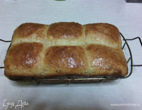 Поставьте форму в духовку, предварительно разогретую до 185°С, и выпекайте 25-30 мин.(в зависимости от духовки). 
Мой хлебушек запекался 25 минут... :) 
Дать остыть на решетке.

