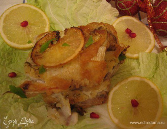 Когда рыбка запечется, разрезаем, выгладываем на тарелочки, украшаем!
Приятного аппетита!