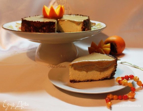 Я начала печь чизкейк часов в 11 утра. 
Оформляла и фотографировала часов в 7 вечера, дегустировали только сегодня утром, но если бы не оформила с вечера, то фоткать утром было бы уже нечего)))))))