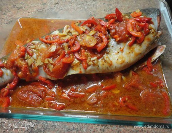 Остальные овощи с заливкой вылить поверх рыбы,