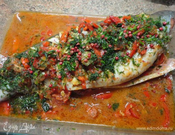 И щедро посыпать рубленным укропом и красным перцем горошком.