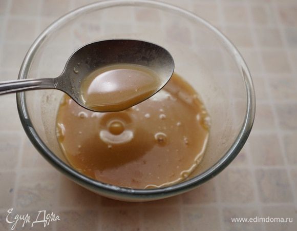 Добавить сливки и размешать. Великолепный и ароматный соус готов!
