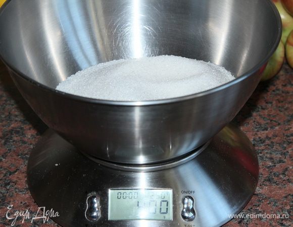 Если вы хотите получить более сладкий уксус - увеличьте к-во сахара. Я не хочу сладости в уксусе, поэтому на 5 кг яблок я взяла всего 400 грамм сахара.