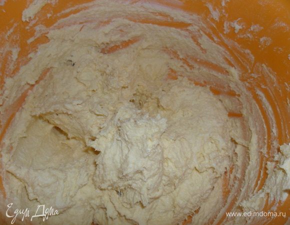 Замесить тесто.