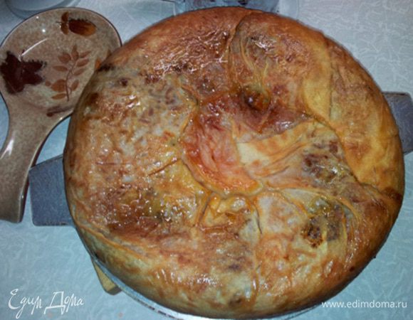 Ставим в духовку, разогретую до 180°С примерно на час. Готовую бурму с тыквой смазываем сверху сливочным маслом. Можно резать прямо в форме, а можно перевернуть на блюдо, тогда карамель из тыквенного сока и сахара окажется сверху. Есть можно и в горячем, и в холодном виде. Режут бурму радиально, как торт.
