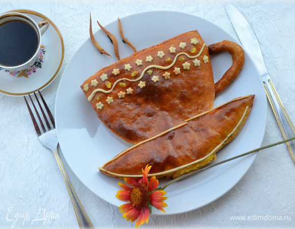 Сразу ставим в разогретую до 180 гр. духовку и выпекаем до золотистой корочки.