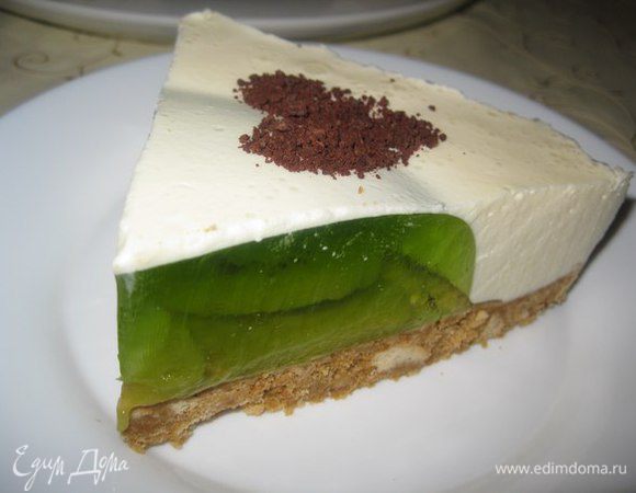 Тертым шоколадом я украсила торт, в форме сердечек.
Приятного аппетита!