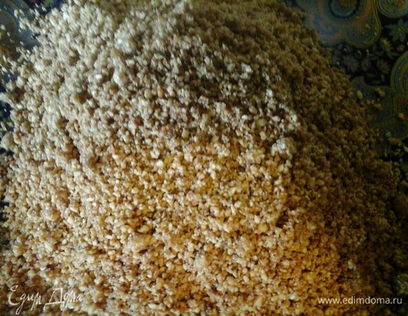 Положить в большую посуду добавить корицу сахар 2 ст.л меда 20 г. топленого масла 20 мл апельсиновой воды.все перемешать масса должна быть упругой штобы спокойно слепить в сардельки.